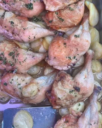 Safata real de cuixes de pollastre al forn amb patates a Gaudeix