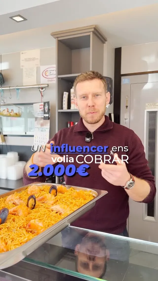 A la botiga de Gaudeix amb una safata de menjar acabat de fer