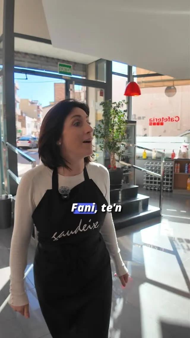 Fani, de l'equip de Gaudeix, a la botiga